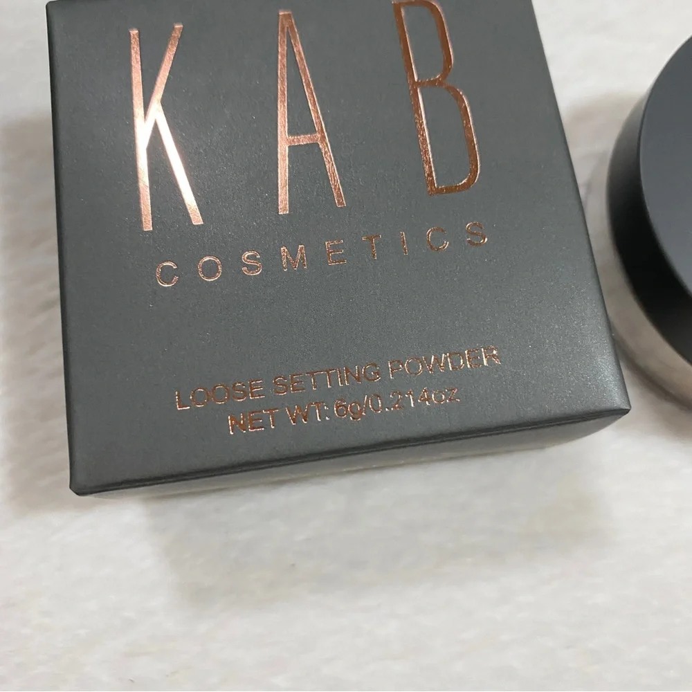 KAB Cosmetics Translucent Loose Setting Powder - Picture 2 of 3